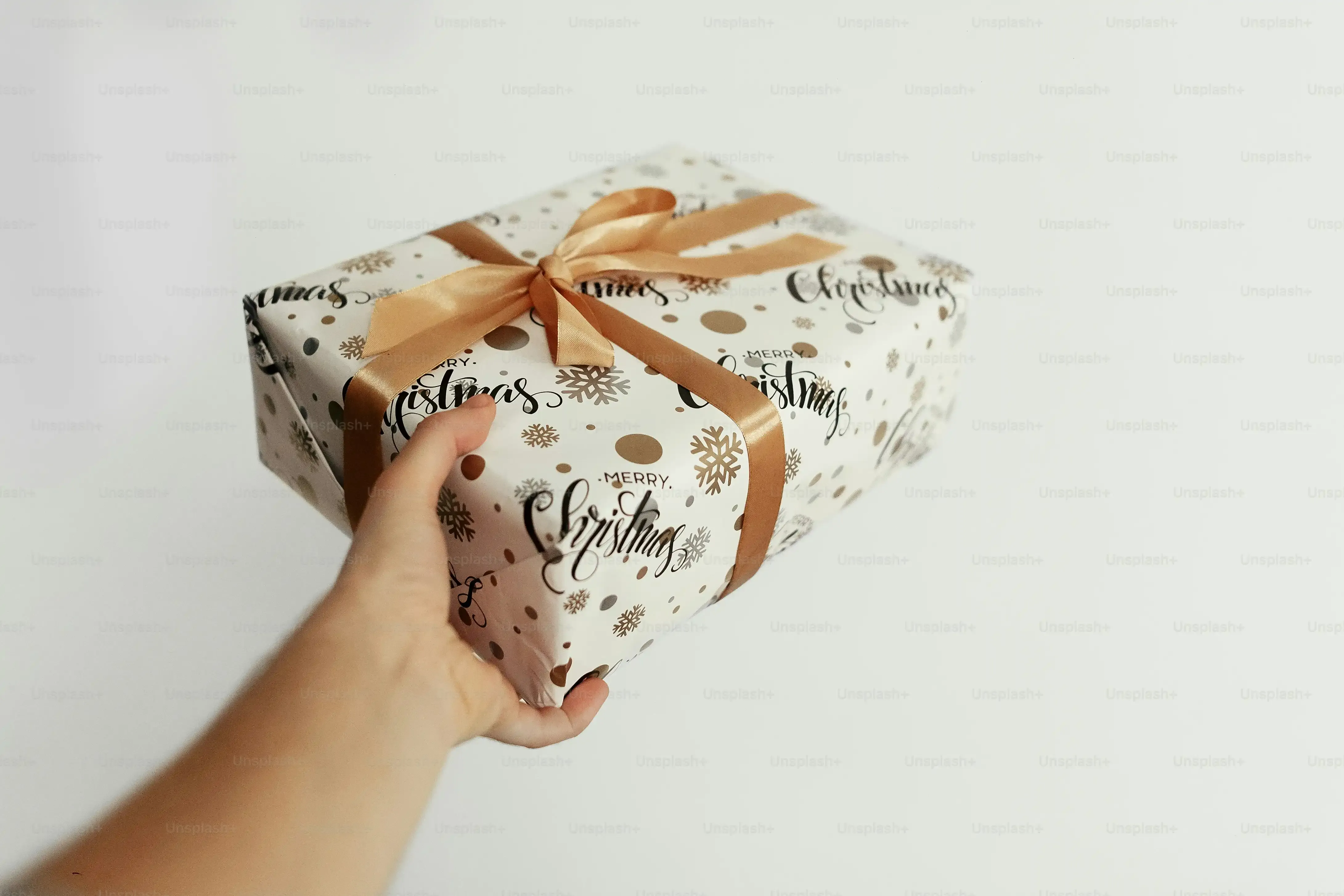 Beyond Plain Paper: Simple Ways to Personalize Your Easy DIY Gift Bag