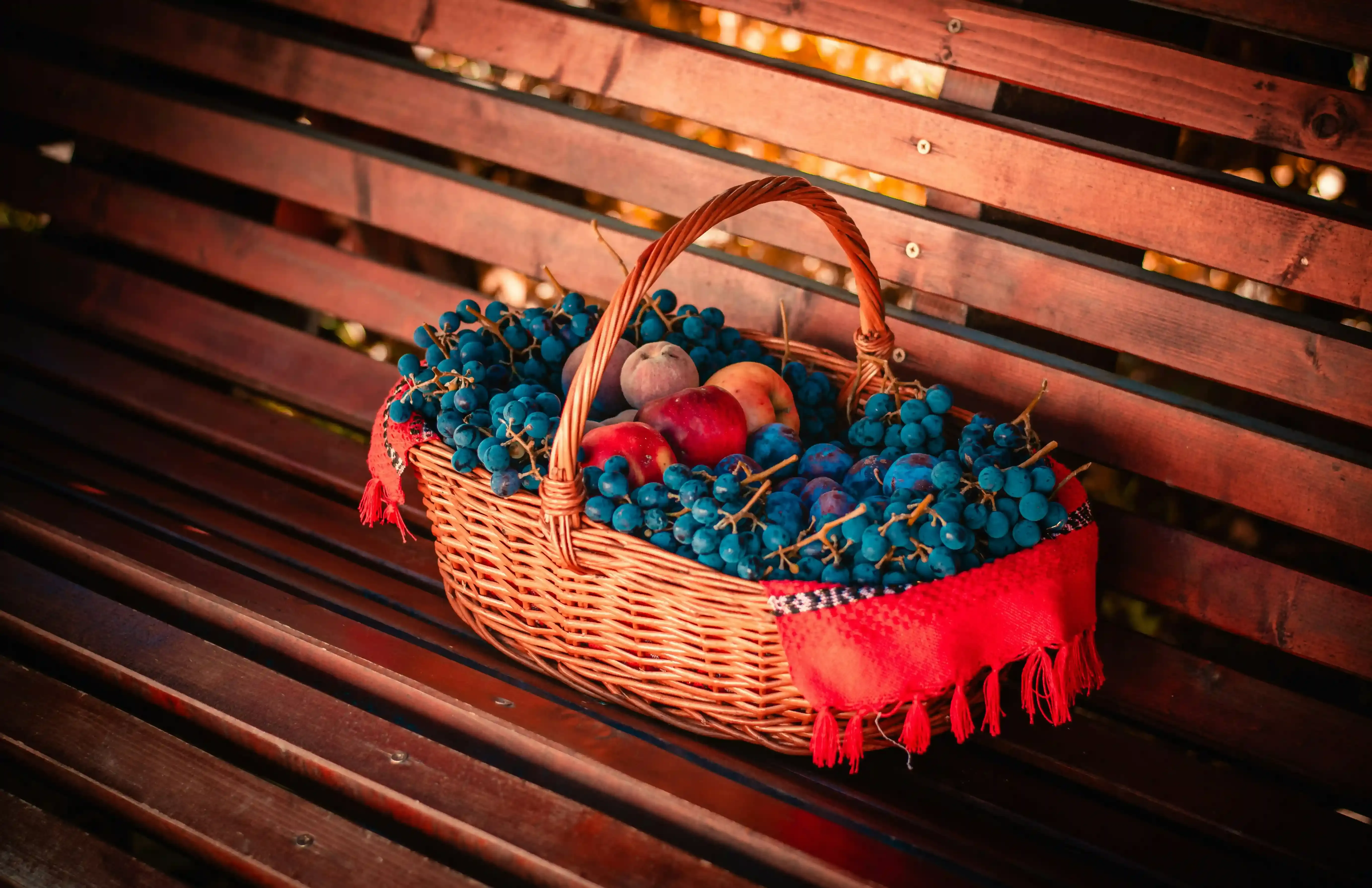 Putting It All Together: Assembling Your Diy Gift Baskets for 21st Birthday